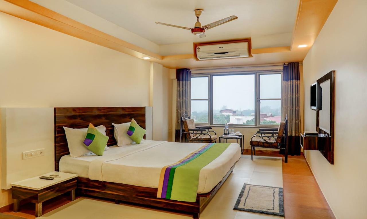 Mountview Resort & Spa Лонавала Екстериор снимка